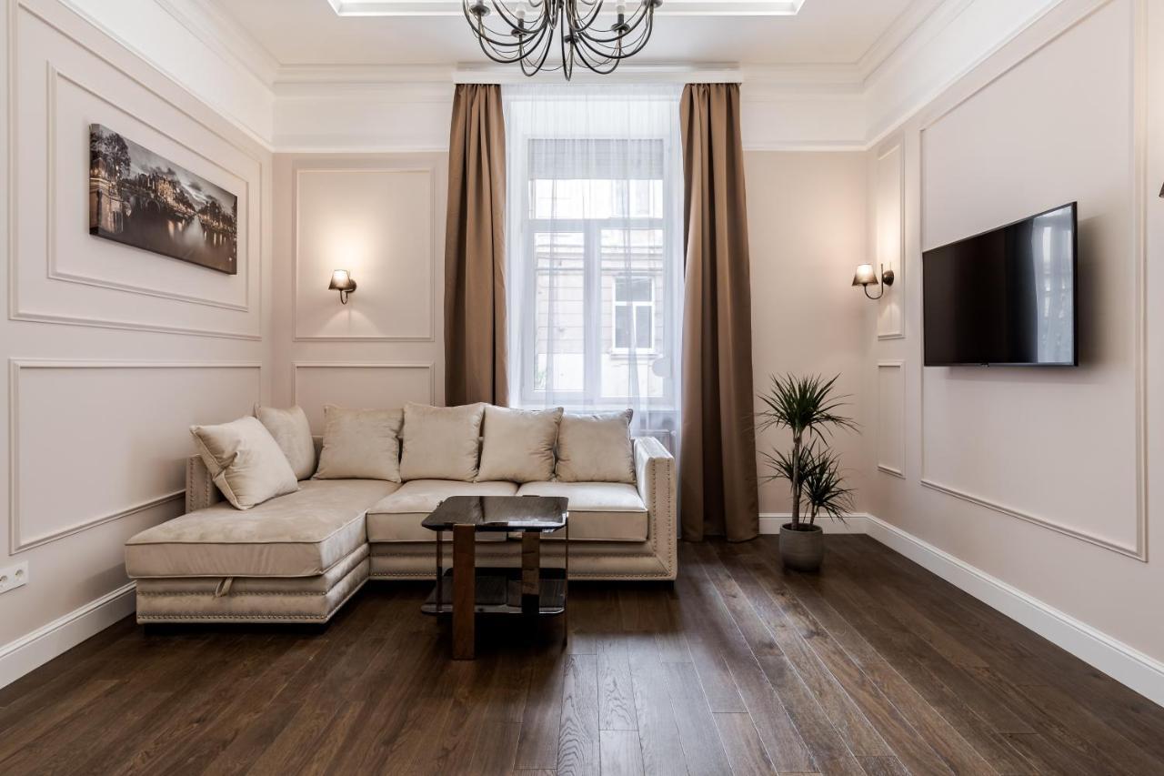 Neoclassic Apartment Lviv Exterior photo