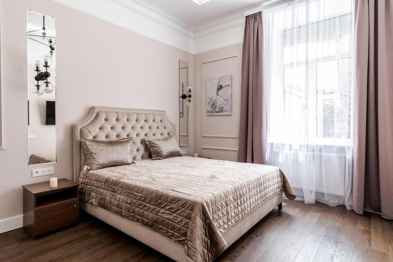 Neoclassic Apartment Lviv Exterior photo